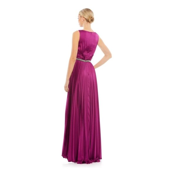 NWT Mac Duggal Pleated Sleeveless Bateau Gown Berry 6 #9839 - Picture 4 of 11